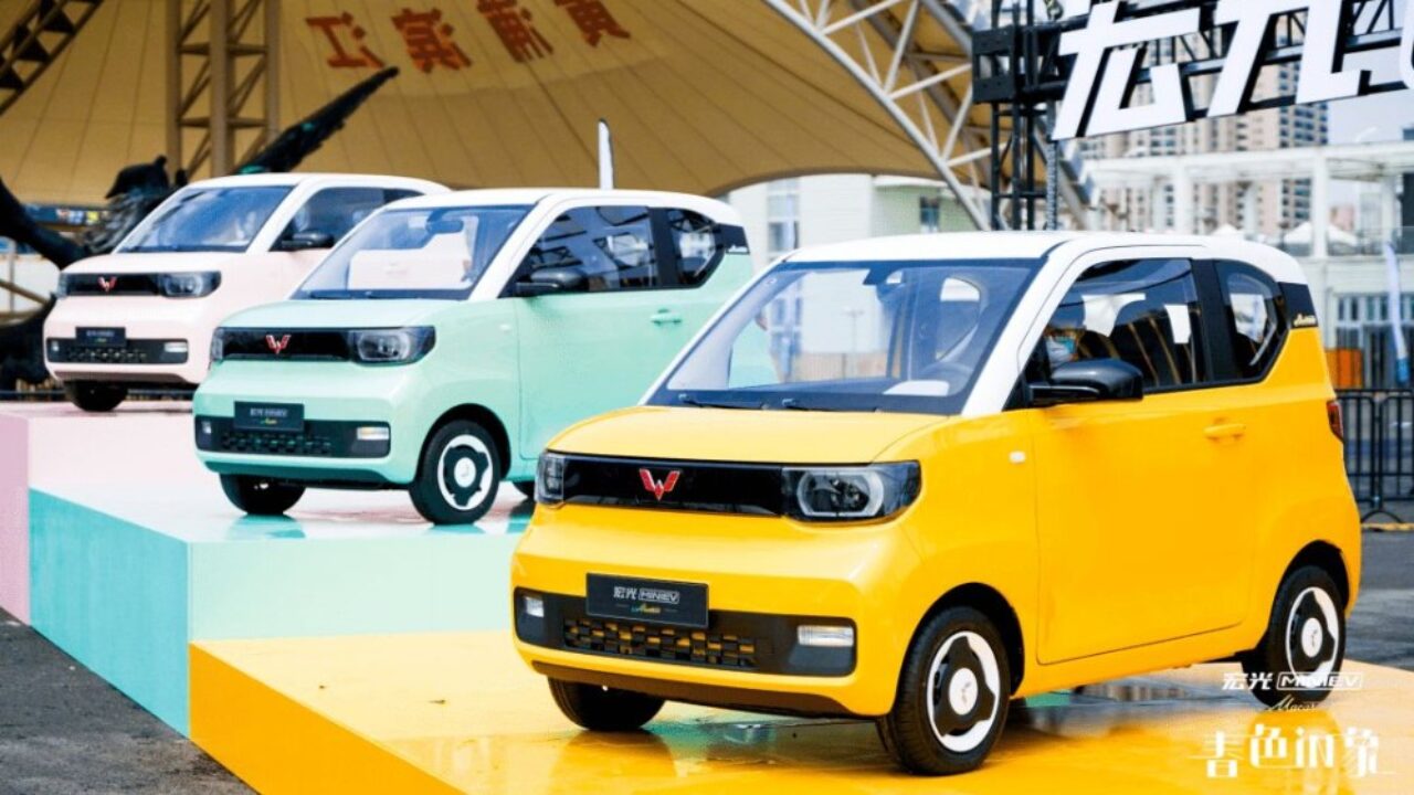 Почему обвалились продажи лидера китайского рынка Wuling Mini EV - Китайские  автомобили